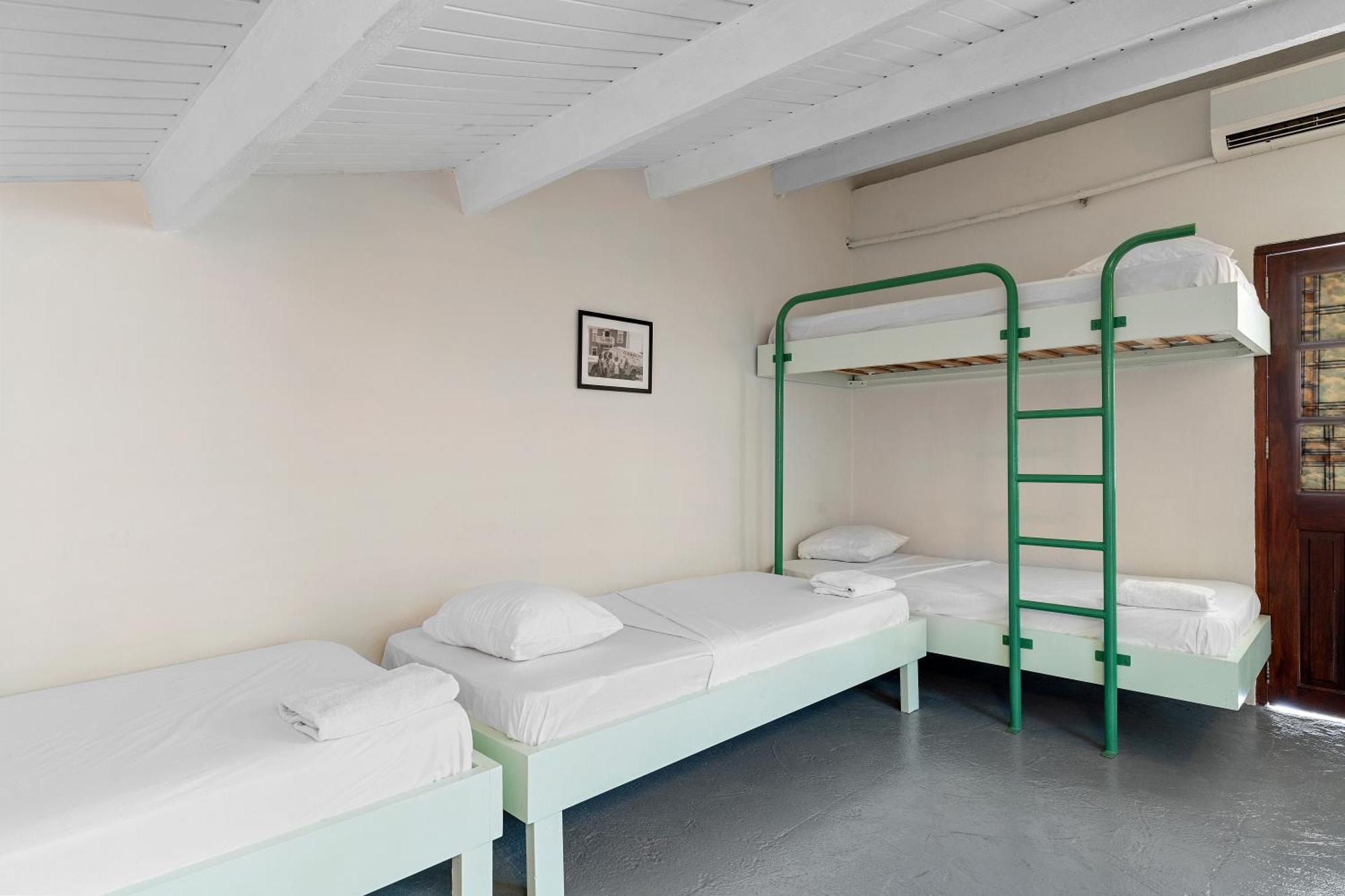 The Ritz Hostel ウィレムスタッド エクステリア 写真