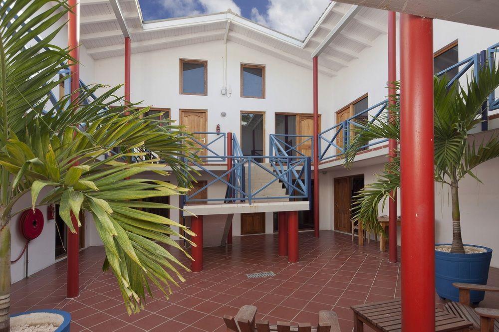 The Ritz Hostel ウィレムスタッド エクステリア 写真