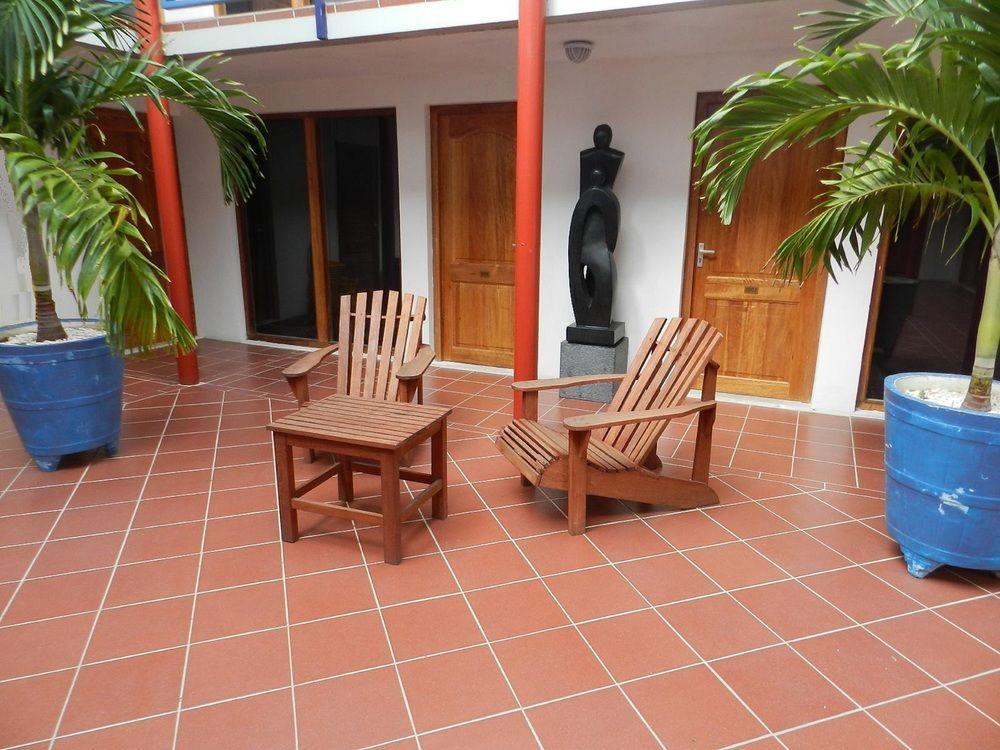 The Ritz Hostel ウィレムスタッド エクステリア 写真